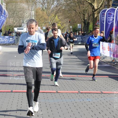 12.04.2026 - 45. Internationalen Wilhelmsburger Insellauf Strokosch-Dieckow http://msf.ph/oto/9452323 12.04.2026 10:34:48 Ziel 2270, 4555, 2472, 2559, 3636, 3929 meine-sportfotos.de