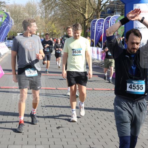 12.04.2026 - 45. Internationalen Wilhelmsburger Insellauf Strokosch-Dieckow http://msf.ph/oto/9452336 12.04.2026 10:34:53 Ziel 4555, 2472, 2559, 3636, 3929, 5480, 3042, 3065 meine-sportfotos.de