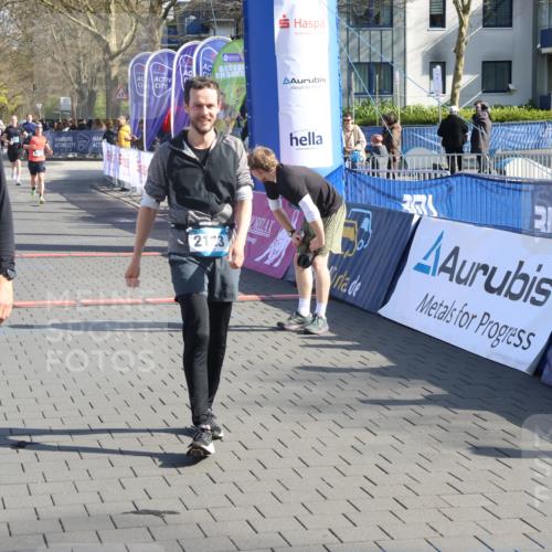 12.04.2026 - 45. Internationalen Wilhelmsburger Insellauf Strokosch-Dieckow http://msf.ph/oto/9452360 12.04.2026 10:35:01 Ziel 2123, 3485, 3133 meine-sportfotos.de