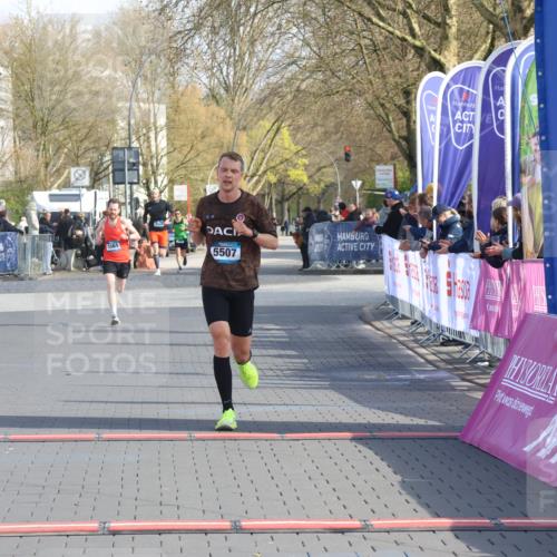 12.04.2026 - 45. Internationalen Wilhelmsburger Insellauf Strokosch-Dieckow http://msf.ph/oto/9452362 12.04.2026 10:22:50 Ziel 5507 meine-sportfotos.de