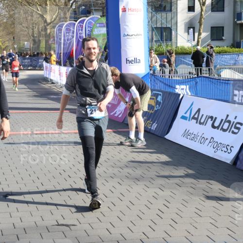 12.04.2026 - 45. Internationalen Wilhelmsburger Insellauf Strokosch-Dieckow http://msf.ph/oto/9452363 12.04.2026 10:35:01 Ziel 2123, 3485, 3133 meine-sportfotos.de