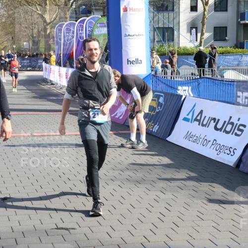 12.04.2026 - 45. Internationalen Wilhelmsburger Insellauf Strokosch-Dieckow http://msf.ph/oto/9452365 12.04.2026 10:35:01 Ziel 2123, 3485, 3133 meine-sportfotos.de