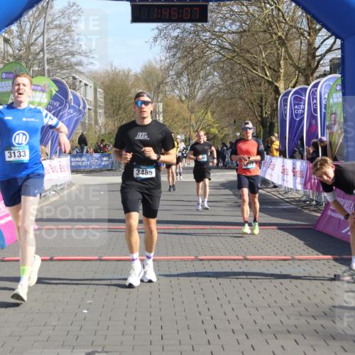 12.04.2026 - 45. Internationalen Wilhelmsburger Insellauf Strokosch-Dieckow http://msf.ph/oto/9452372 12.04.2026 10:35:05 Ziel 3485, 3133, 4807, 3385 meine-sportfotos.de
