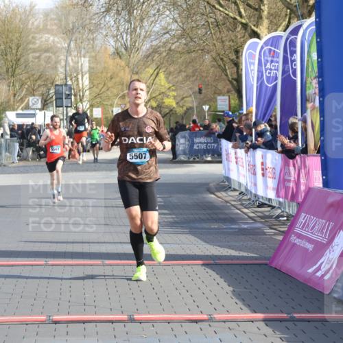 12.04.2026 - 45. Internationalen Wilhelmsburger Insellauf Strokosch-Dieckow http://msf.ph/oto/9452373 12.04.2026 10:22:51 Ziel 5507, 5561 meine-sportfotos.de