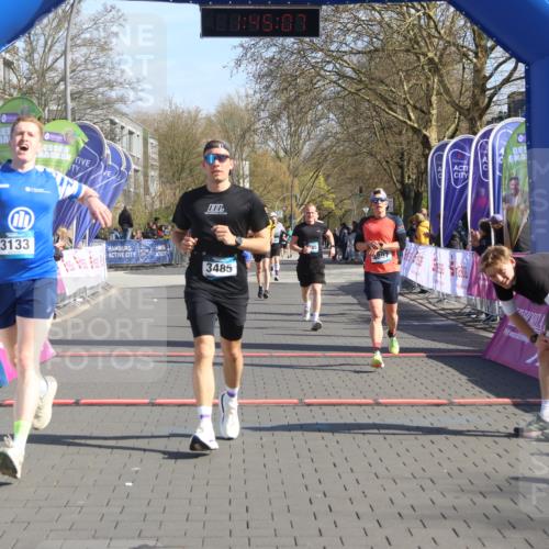 12.04.2026 - 45. Internationalen Wilhelmsburger Insellauf Strokosch-Dieckow http://msf.ph/oto/9452374 12.04.2026 10:35:05 Ziel 3485, 3133, 4807, 3385 meine-sportfotos.de