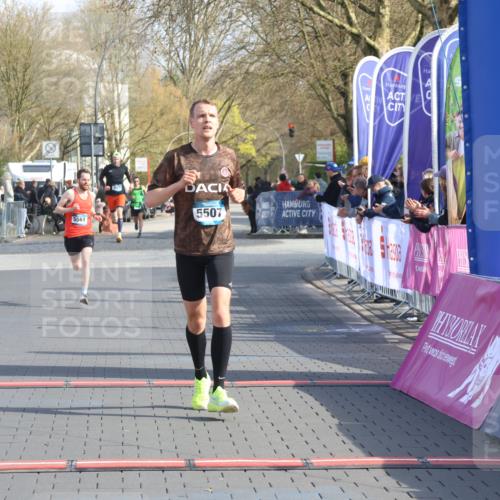 12.04.2026 - 45. Internationalen Wilhelmsburger Insellauf Strokosch-Dieckow http://msf.ph/oto/9452377 12.04.2026 10:22:51 Ziel 5507, 5561 meine-sportfotos.de
