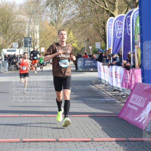 12.04.2026 - 45. Internationalen Wilhelmsburger Insellauf Strokosch-Dieckow http://msf.ph/oto/9452380 12.04.2026 10:22:51 Ziel 5507, 5561 meine-sportfotos.de