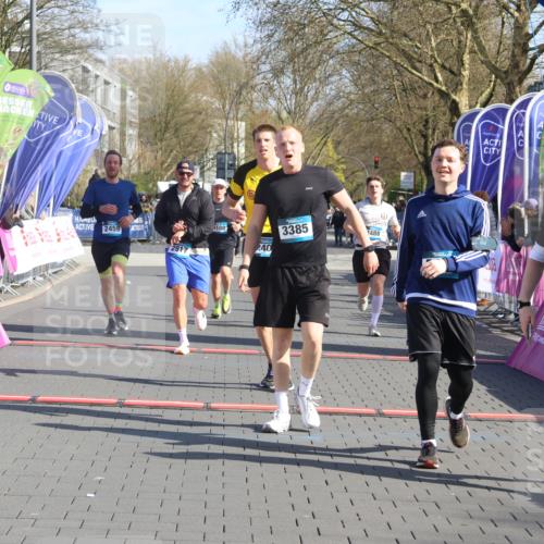 12.04.2026 - 45. Internationalen Wilhelmsburger Insellauf Strokosch-Dieckow http://msf.ph/oto/9452385 12.04.2026 10:35:10 Ziel 4807, 3385, 2402, 2917, 2459, 2488, 2482, 4108 meine-sportfotos.de