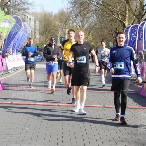 12.04.2026 - 45. Internationalen Wilhelmsburger Insellauf Strokosch-Dieckow http://msf.ph/oto/9452393 12.04.2026 10:35:11 Ziel 3385, 2402, 2917, 2459, 2488, 2482, 4108 meine-sportfotos.de