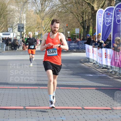12.04.2026 - 45. Internationalen Wilhelmsburger Insellauf Strokosch-Dieckow http://msf.ph/oto/9452394 12.04.2026 10:22:55 Ziel 5507, 5561 meine-sportfotos.de