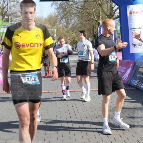 12.04.2026 - 45. Internationalen Wilhelmsburger Insellauf Strokosch-Dieckow http://msf.ph/oto/9452399 12.04.2026 10:35:14 Ziel 2402, 2917, 2459, 2488, 2482, 4108, 3324 meine-sportfotos.de