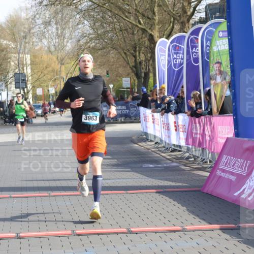 12.04.2026 - 45. Internationalen Wilhelmsburger Insellauf Strokosch-Dieckow http://msf.ph/oto/9452401 12.04.2026 10:22:59 Ziel 5561, 3963 meine-sportfotos.de