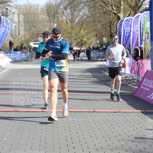 12.04.2026 - 45. Internationalen Wilhelmsburger Insellauf Strokosch-Dieckow http://msf.ph/oto/9452404 12.04.2026 10:35:25 Ziel 5036, 5048, 2423, 2814, 4000, 5551 meine-sportfotos.de