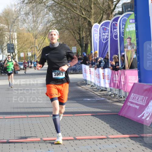 12.04.2026 - 45. Internationalen Wilhelmsburger Insellauf Strokosch-Dieckow http://msf.ph/oto/9452415 12.04.2026 10:23:00 Ziel 3963 meine-sportfotos.de