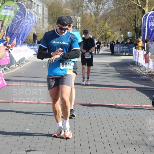 12.04.2026 - 45. Internationalen Wilhelmsburger Insellauf Strokosch-Dieckow http://msf.ph/oto/9452416 12.04.2026 10:35:26 Ziel 5036, 5048, 2423, 2814, 4000, 5551 meine-sportfotos.de