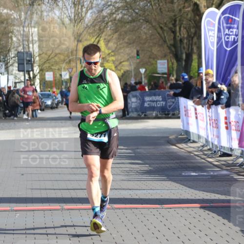12.04.2026 - 45. Internationalen Wilhelmsburger Insellauf Strokosch-Dieckow http://msf.ph/oto/9452417 12.04.2026 10:23:05 Ziel 5271 meine-sportfotos.de