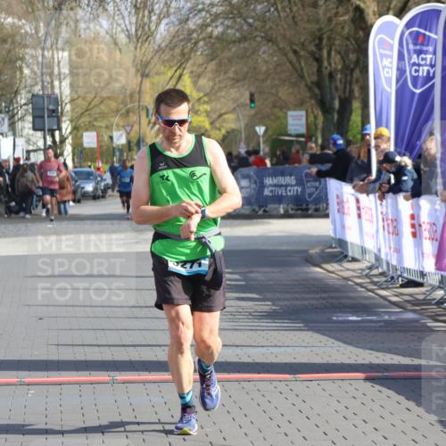 12.04.2026 - 45. Internationalen Wilhelmsburger Insellauf Strokosch-Dieckow http://msf.ph/oto/9452422 12.04.2026 10:23:05 Ziel 5271 meine-sportfotos.de