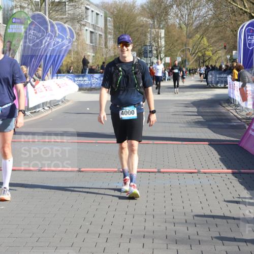 12.04.2026 - 45. Internationalen Wilhelmsburger Insellauf Strokosch-Dieckow http://msf.ph/oto/9452423 12.04.2026 10:35:31 Ziel 4000, 5551, 4109 meine-sportfotos.de