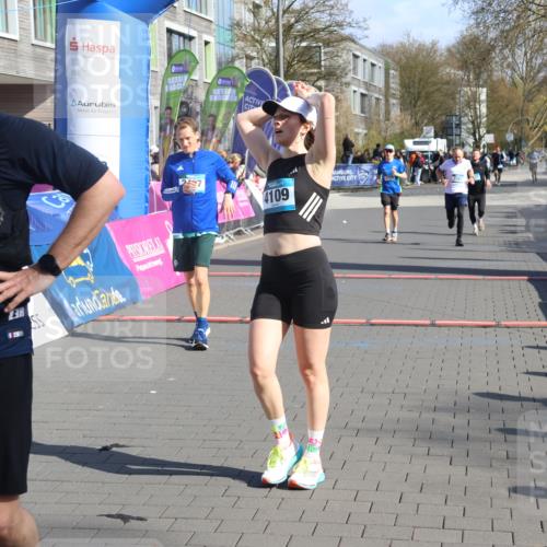 12.04.2026 - 45. Internationalen Wilhelmsburger Insellauf Strokosch-Dieckow http://msf.ph/oto/9452452 12.04.2026 10:35:37 Ziel 4109, 2497, 2583, 3759 meine-sportfotos.de