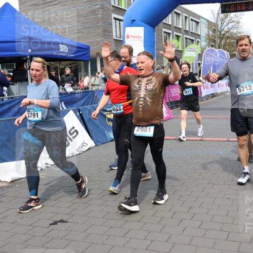 12.04.2026 - 45. Internationalen Wilhelmsburger Insellauf Strokosch-Dieckow http://msf.ph/oto/9452480 12.04.2026 13:09:35 Ziel 4453, 4204, 4611, 2440, 2011 meine-sportfotos.de