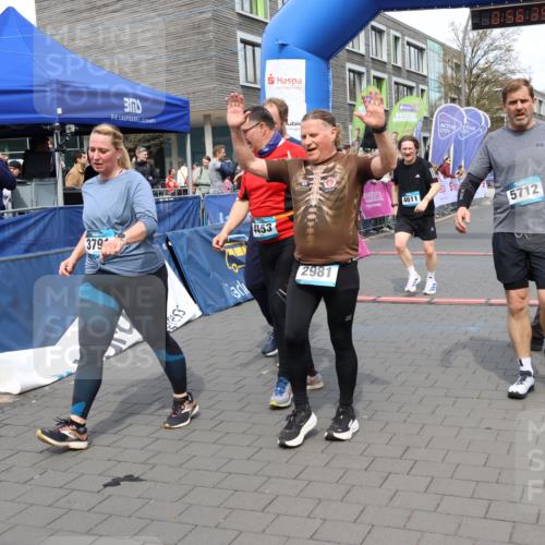12.04.2026 - 45. Internationalen Wilhelmsburger Insellauf Strokosch-Dieckow http://msf.ph/oto/9452488 12.04.2026 13:09:35 Ziel 4453, 4204, 4611, 2440, 2011 meine-sportfotos.de