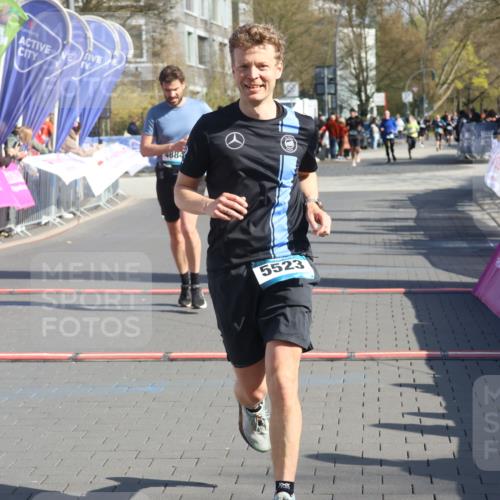 12.04.2026 - 45. Internationalen Wilhelmsburger Insellauf Strokosch-Dieckow http://msf.ph/oto/9452489 12.04.2026 10:35:50 Ziel 5523, 4884 meine-sportfotos.de