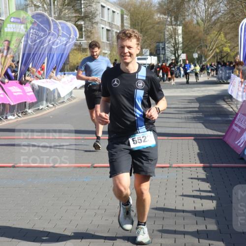 12.04.2026 - 45. Internationalen Wilhelmsburger Insellauf Strokosch-Dieckow http://msf.ph/oto/9452494 12.04.2026 10:35:50 Ziel 5523, 4884 meine-sportfotos.de