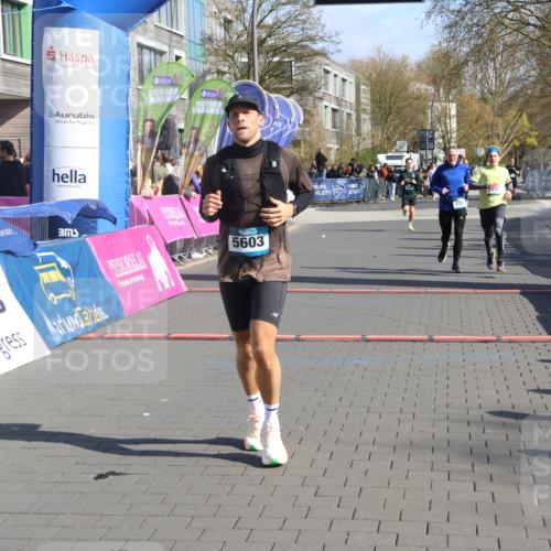 12.04.2026 - 45. Internationalen Wilhelmsburger Insellauf Strokosch-Dieckow http://msf.ph/oto/9452509 12.04.2026 10:36:03 Ziel 5603, 4521, 5731 meine-sportfotos.de