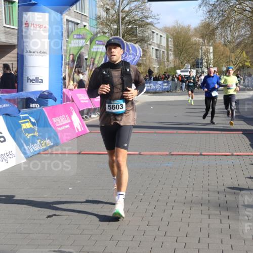12.04.2026 - 45. Internationalen Wilhelmsburger Insellauf Strokosch-Dieckow http://msf.ph/oto/9452511 12.04.2026 10:36:03 Ziel 5603, 4521, 5731 meine-sportfotos.de