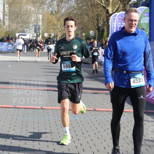 12.04.2026 - 45. Internationalen Wilhelmsburger Insellauf Strokosch-Dieckow http://msf.ph/oto/9452533 12.04.2026 10:36:10 Ziel 5731, 5950, 5042, 4050, 5589 meine-sportfotos.de