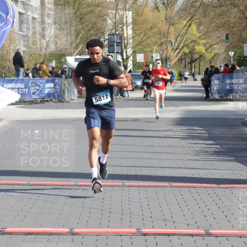 12.04.2026 - 45. Internationalen Wilhelmsburger Insellauf Strokosch-Dieckow http://msf.ph/oto/9452541 12.04.2026 10:23:49 Ziel 5812 meine-sportfotos.de