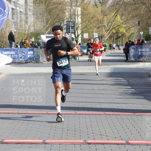 12.04.2026 - 45. Internationalen Wilhelmsburger Insellauf Strokosch-Dieckow http://msf.ph/oto/9452544 12.04.2026 10:23:49 Ziel 5812 meine-sportfotos.de