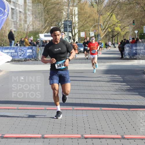 12.04.2026 - 45. Internationalen Wilhelmsburger Insellauf Strokosch-Dieckow http://msf.ph/oto/9452549 12.04.2026 10:23:49 Ziel 5812 meine-sportfotos.de