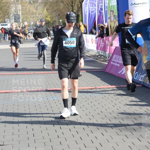 12.04.2026 - 45. Internationalen Wilhelmsburger Insellauf Strokosch-Dieckow http://msf.ph/oto/9452553 12.04.2026 10:36:14 Ziel 5042, 4050, 5589, 3084, 3516 meine-sportfotos.de