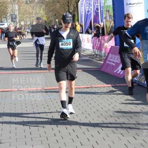 12.04.2026 - 45. Internationalen Wilhelmsburger Insellauf Strokosch-Dieckow http://msf.ph/oto/9452559 12.04.2026 10:36:15 Ziel 5042, 4050, 5589, 3084, 3516 meine-sportfotos.de