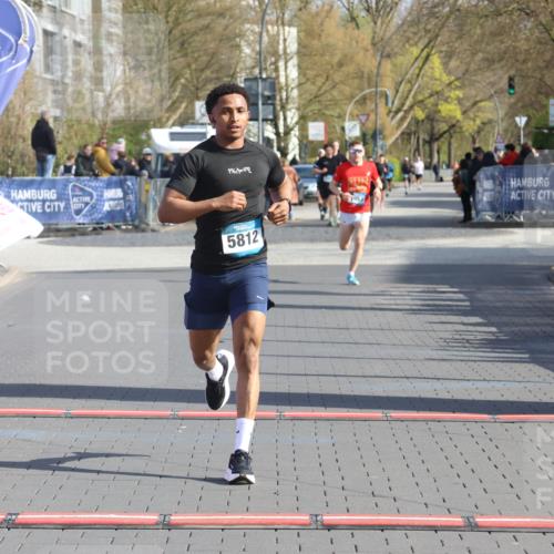 12.04.2026 - 45. Internationalen Wilhelmsburger Insellauf Strokosch-Dieckow http://msf.ph/oto/9452560 12.04.2026 10:23:50 Ziel 5812 meine-sportfotos.de