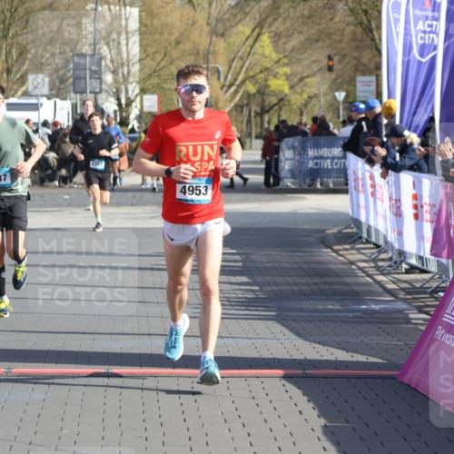 12.04.2026 - 45. Internationalen Wilhelmsburger Insellauf Strokosch-Dieckow http://msf.ph/oto/9452565 12.04.2026 10:23:54 Ziel 5812, 4953, 5237 meine-sportfotos.de