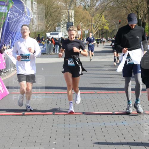 12.04.2026 - 45. Internationalen Wilhelmsburger Insellauf Strokosch-Dieckow http://msf.ph/oto/9452568 12.04.2026 10:36:17 Ziel 5589, 3084, 3516 meine-sportfotos.de