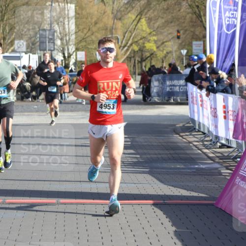 12.04.2026 - 45. Internationalen Wilhelmsburger Insellauf Strokosch-Dieckow http://msf.ph/oto/9452569 12.04.2026 10:23:54 Ziel 5812, 4953, 5237 meine-sportfotos.de