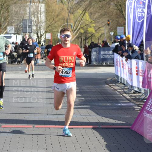 12.04.2026 - 45. Internationalen Wilhelmsburger Insellauf Strokosch-Dieckow http://msf.ph/oto/9452572 12.04.2026 10:23:54 Ziel 5812, 4953, 5237 meine-sportfotos.de
