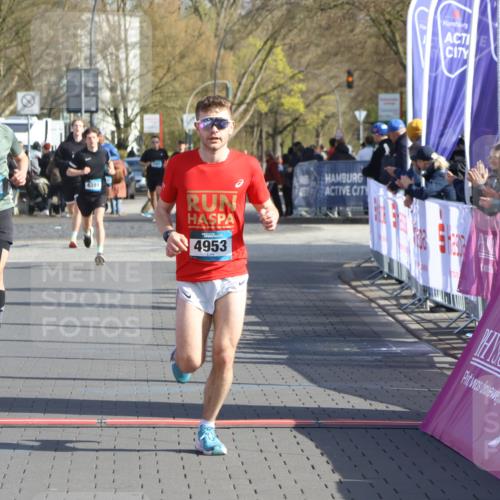 12.04.2026 - 45. Internationalen Wilhelmsburger Insellauf Strokosch-Dieckow http://msf.ph/oto/9452575 12.04.2026 10:23:54 Ziel 5812, 4953, 5237 meine-sportfotos.de