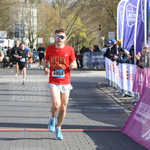 12.04.2026 - 45. Internationalen Wilhelmsburger Insellauf Strokosch-Dieckow http://msf.ph/oto/9452577 12.04.2026 10:23:54 Ziel 5812, 4953, 5237 meine-sportfotos.de