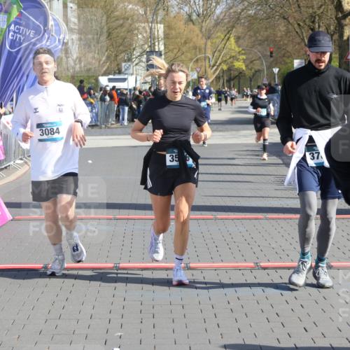 12.04.2026 - 45. Internationalen Wilhelmsburger Insellauf Strokosch-Dieckow http://msf.ph/oto/9452584 12.04.2026 10:36:17 Ziel 5589, 3084, 3516 meine-sportfotos.de