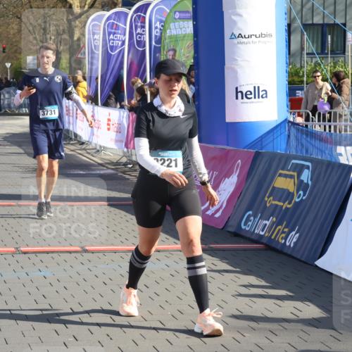 12.04.2026 - 45. Internationalen Wilhelmsburger Insellauf Strokosch-Dieckow http://msf.ph/oto/9452592 12.04.2026 10:36:24 Ziel 3221, 2192, 3731, 4118 meine-sportfotos.de