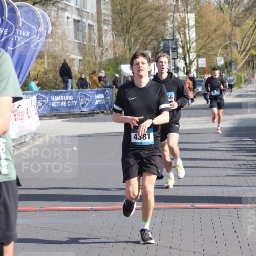 12.04.2026 - 45. Internationalen Wilhelmsburger Insellauf Strokosch-Dieckow http://msf.ph/oto/9452597 12.04.2026 10:24:00 Ziel 5237, 4381, 4566 meine-sportfotos.de