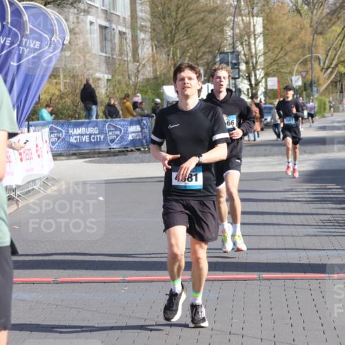 12.04.2026 - 45. Internationalen Wilhelmsburger Insellauf Strokosch-Dieckow http://msf.ph/oto/9452599 12.04.2026 10:24:00 Ziel 5237, 4381, 4566 meine-sportfotos.de