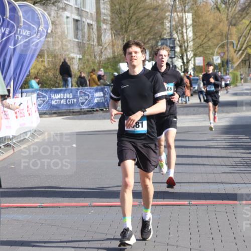12.04.2026 - 45. Internationalen Wilhelmsburger Insellauf Strokosch-Dieckow http://msf.ph/oto/9452602 12.04.2026 10:24:00 Ziel 5237, 4381, 4566 meine-sportfotos.de