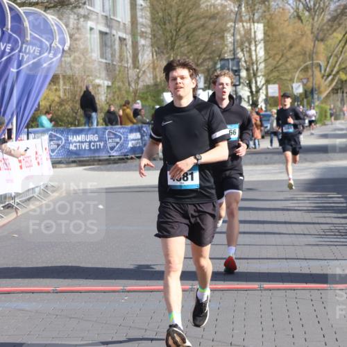 12.04.2026 - 45. Internationalen Wilhelmsburger Insellauf Strokosch-Dieckow http://msf.ph/oto/9452604 12.04.2026 10:24:00 Ziel 5237, 4381, 4566 meine-sportfotos.de