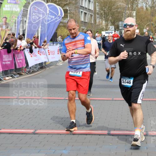 12.04.2026 - 45. Internationalen Wilhelmsburger Insellauf Strokosch-Dieckow http://msf.ph/oto/9452605 12.04.2026 13:09:19 Ziel 4901, 5746, 2560, 5229, 2077, 2923 meine-sportfotos.de