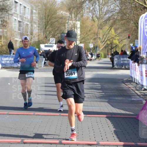 12.04.2026 - 45. Internationalen Wilhelmsburger Insellauf Strokosch-Dieckow http://msf.ph/oto/9452607 12.04.2026 10:24:05 Ziel 4566, 3561, 4492, 5684 meine-sportfotos.de